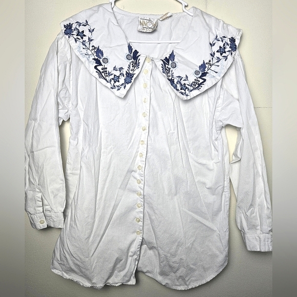 Women's Vintage Ninon De Lenclos Embroidered Floral Button Down, Size Small - Picture 1 of 3